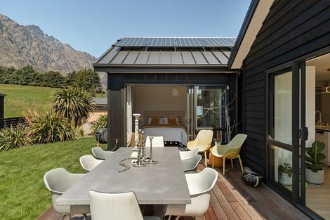 Photo of property in 10 Pendeen Crescent, Jacks Point, Queenstown, 9371