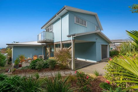 Photo of property in 25 Moffat Road, Red Beach, 0932