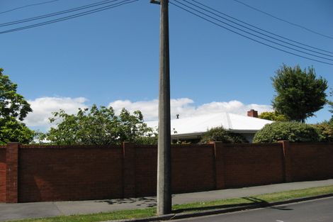 Photo of property in 2 Farndale Place Avonhead Christchurch City