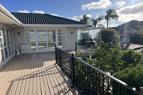 Photo of property in 21 Oakpark Place, West Harbour, Auckland, 0618