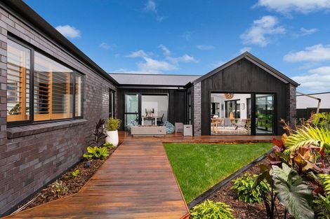 Photo of property in 4a Roland Road, Greenhithe, Auckland, 0632