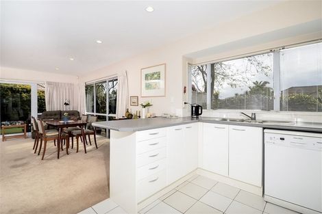 Photo of property in 22 Suncrest Drive, West Harbour, Auckland, 0618