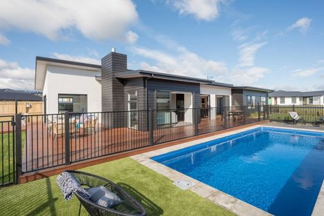 Photo of property in 70 Katania Heights, Brightwater, 7022