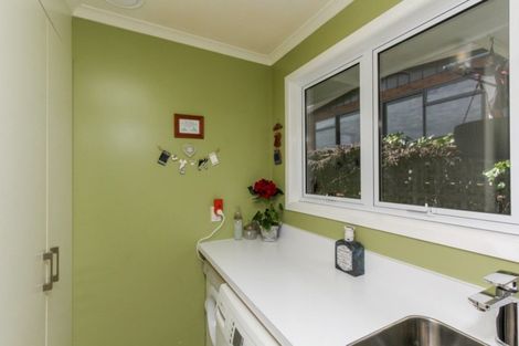Photo of property in 423 Devon Street East, Strandon, New Plymouth, 4312
