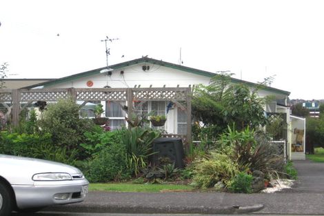 Photo of property in 1/3 Buscomb Avenue, Henderson, Auckland, 0610