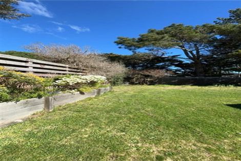 Photo of property in 46a Edgecombe Street, Newlands, Wellington, 6037