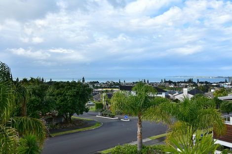 Photo of property in 52 Grovenor Drive, Orewa, 0931