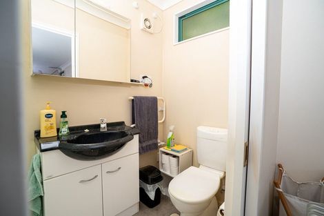 Photo of property in 2 Huntingdon Street, Northland, Wellington, 6012