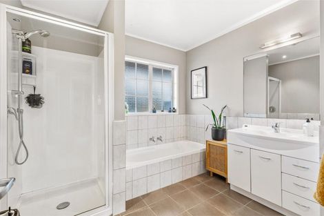 Photo of property in 31c Koraha Road, Kumeu, 0892