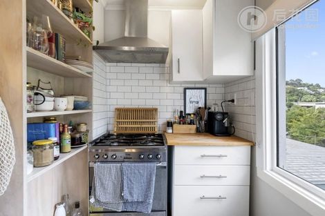 Photo of property in 10 Governor Road, Northland, Wellington, 6012