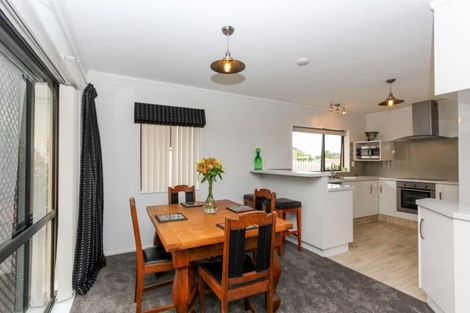 Photo of property in 4 Sandel Rise, Merrilands, New Plymouth, 4312