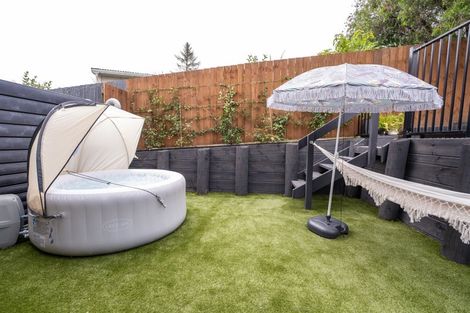 Photo of property in 42e View Road, Henderson, Auckland, 0612