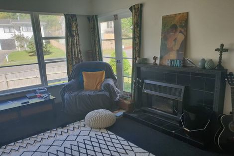 Photo of property in 43 Cardiff Crescent, Cannons Creek, Porirua, 5024