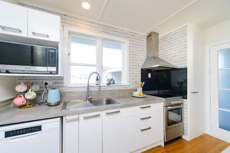 Photo of property in 57 Kettle Avenue, Awapuni, Palmerston North, 4412