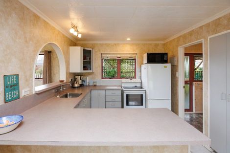 Photo of property in 14 Te Kiri Street, Himatangi Beach, Foxton, 4891
