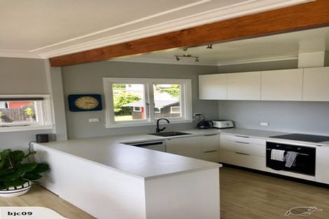 Photo of property in 9 Davies Lane, New Plymouth, 4310