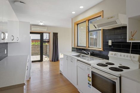 Photo of property in 52 Lambeth Crescent, Redwood, Christchurch, 8051