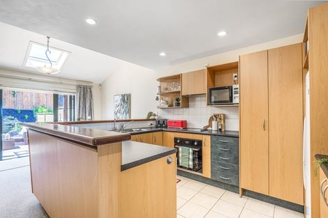 Photo of property in 9/8 Tobago Place, Sunnynook, Auckland, 0620