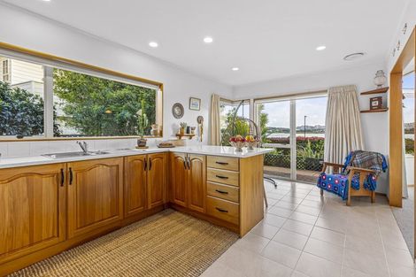 Photo of property in 48 Settlers Grove, Orewa, 0931