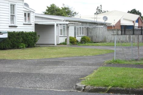 Photo of property in 2/4 Albert Street, Pukekohe, 2120
