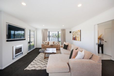 Photo of property in 94 Rosalie Terrace, Kelvin Grove, Palmerston North, 4414