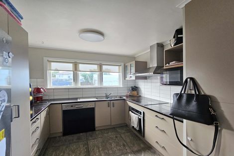 Photo of property in 24 Sutton Crescent, Papakura, 2110