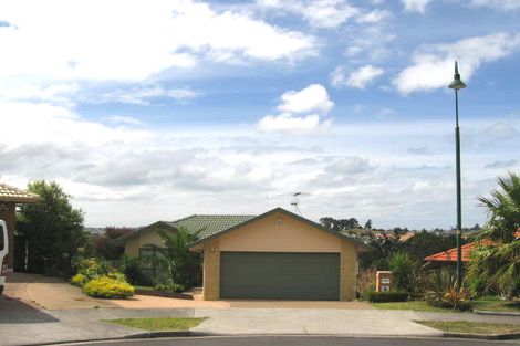 Photo of property in 14 Fulmar Way, Unsworth Heights, Auckland, 0632