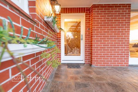 Photo of property in 28 Pinehaven Road, Pinehaven, Upper Hutt, 5019