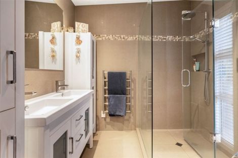 Photo of property in 41 Chatham Avenue, Paremoremo, Auckland, 0632