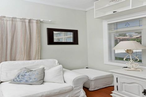 Photo of property in 1/2 Merwood Lane, Devonport, Auckland, 0624
