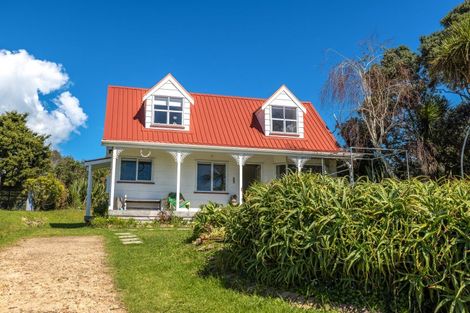 Photo of property in 16 Cory Road, Palm Beach, Waiheke Island, 1081