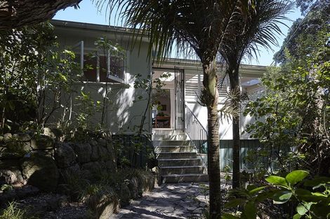 Photo of property in 72 Garden Road, Piha, New Lynn, 0772