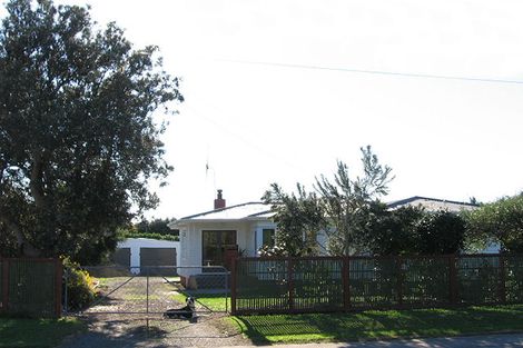 Photo of property in 32 Kiharoa Street, Otaki Beach, Otaki, 5512