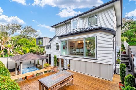 Photo of property in 25 View Road, Campbells Bay, Auckland, 0630