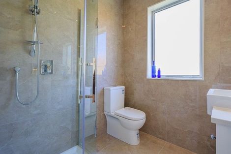 Photo of property in 74 Huntington Park Drive, Greenhithe, Auckland, 0632