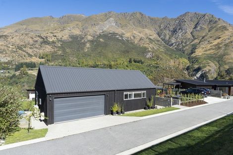 Photo of property in 5 Kincaid Place, Arthurs Point, Queenstown, 9371