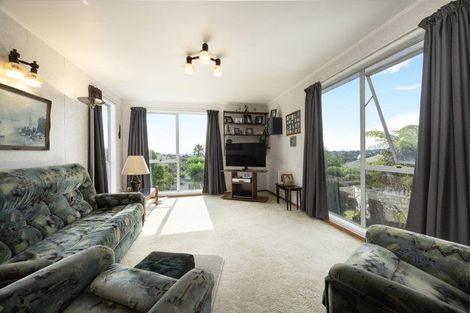 Photo of property in 10 Stallard Place, Glen Eden, Auckland, 0602
