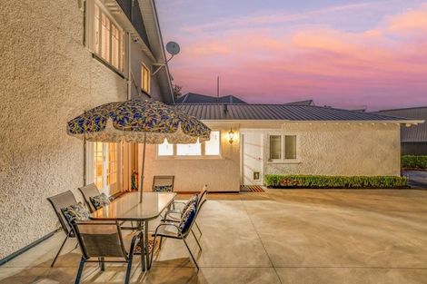 Photo of property in 24 Snowdon Road, Fendalton, Christchurch, 8052