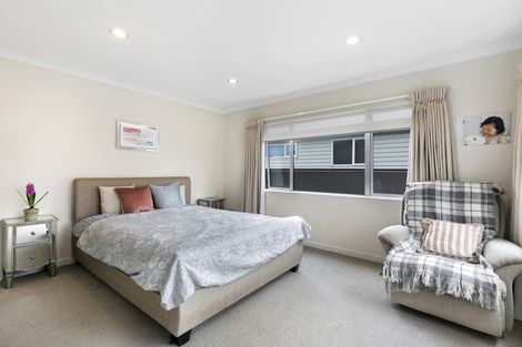 Photo of property in 60 Whites Line West, Woburn, Lower Hutt, 5010