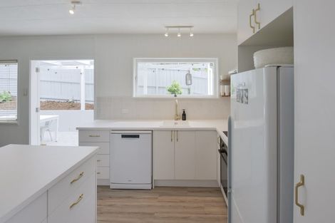 Photo of property in 103 Brian Crescent, Stanmore Bay, Whangaparaoa, 0932