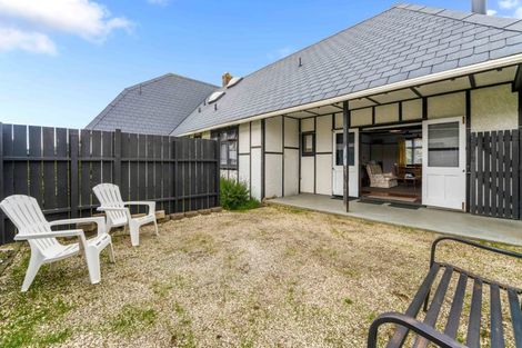 Photo of property in 81 Kiwi Esplanade, Mangere Bridge, Auckland, 2022