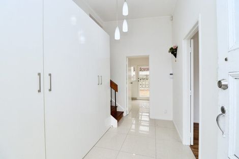 Photo of property in 15 Archmillen Avenue, Pakuranga Heights, Auckland, 2010