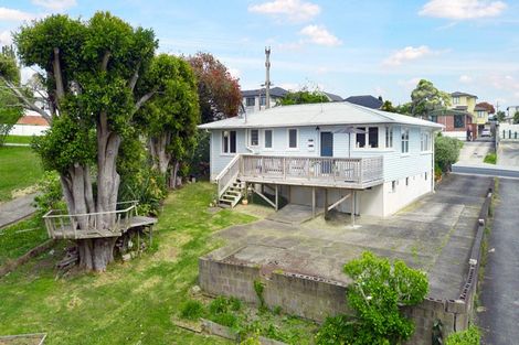 Photo of property in 7 Kelwyn Road, Kelston, Auckland, 0602