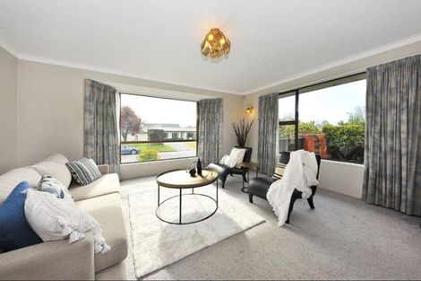 Photo of property in 2/2 Kingham Place, Avonhead, Christchurch, 8042