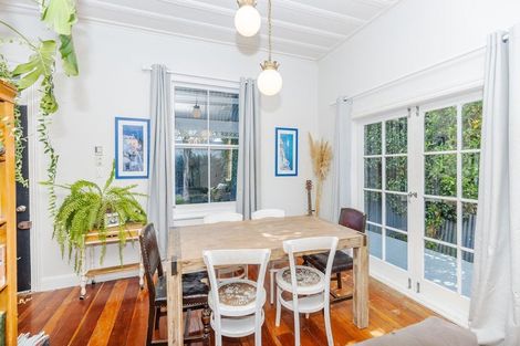 Photo of property in 2 Smith Street, Raglan, 3225