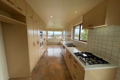 Photo of property in 27 Chatsworth Crescent, Pakuranga Heights, Auckland, 2010