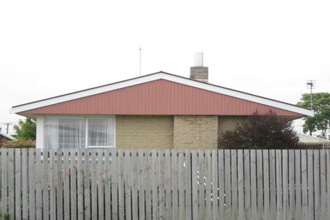Photo of property in 14 Rosanna Place, Aranui, Christchurch, 8061