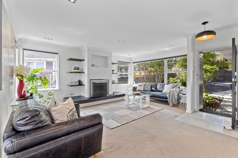 Photo of property in 16 Weatherly Road, Torbay, Auckland, 0630