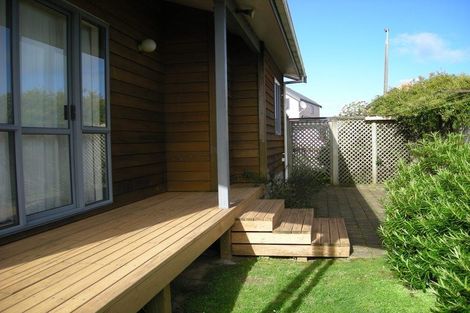 Photo of property in 35 Landsdowne Terrace, Karori, Wellington, 6012