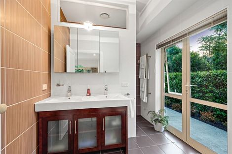 Photo of property in 7 Hobbs Road, Matakatia, Whangaparaoa, 0930